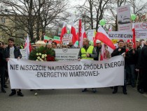 Ponad dwa tysiące osób protestowało przed Sejmem